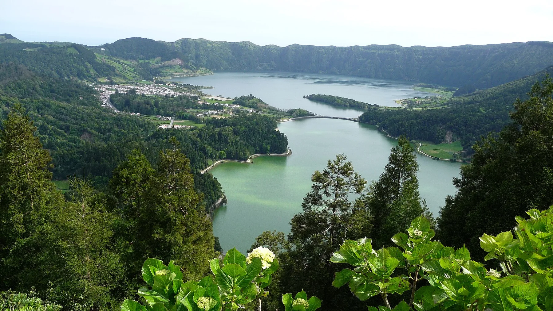 Lagoa das Sete Cidades seen from Miradouro da Vista do Rei 2011