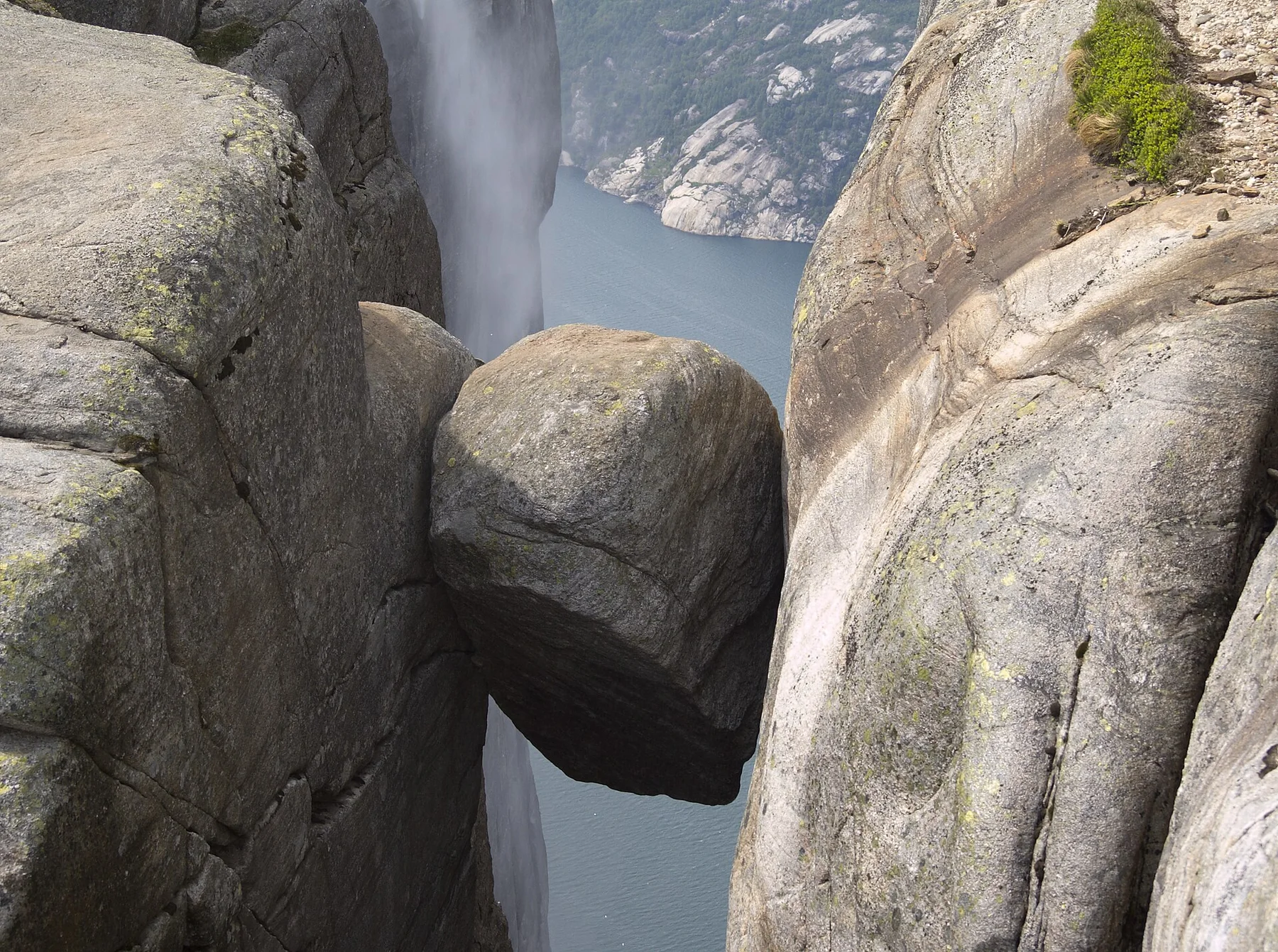 Kjerag 2 00121-04
