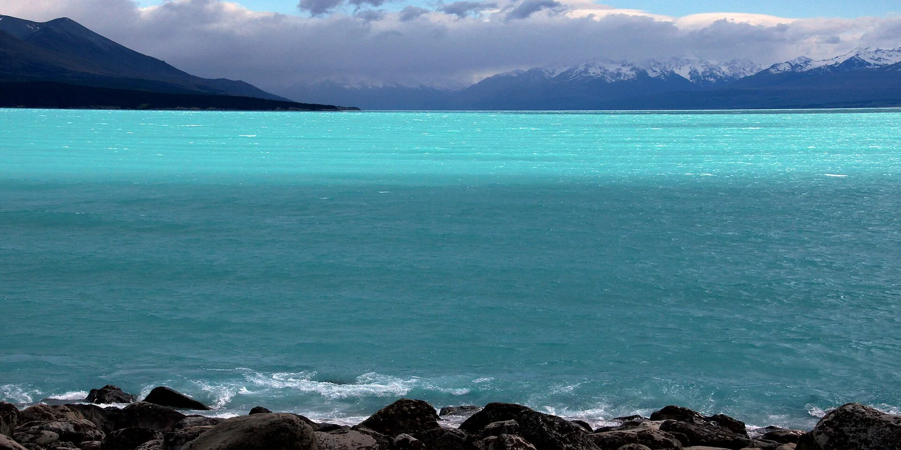 Lake Pukaki.Glacier blue waters (10335459753)