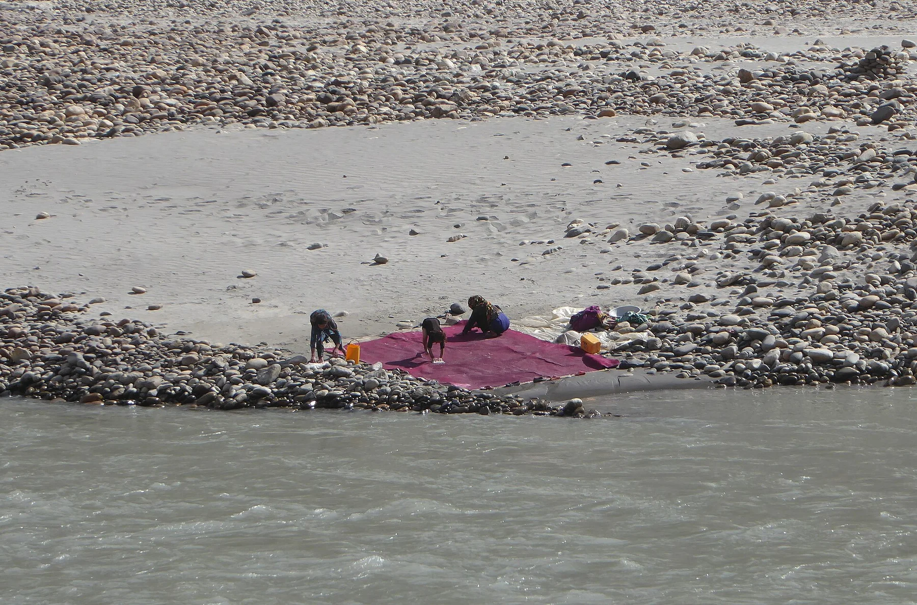 Afghan settlement across the Panj river (3) (30886901146)
